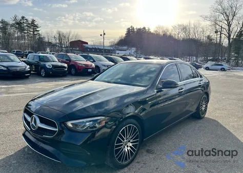 2022 Mercedes-Benz C 300 z USA, uszkodzony, nr VIN W1KAF4GB2NR015559